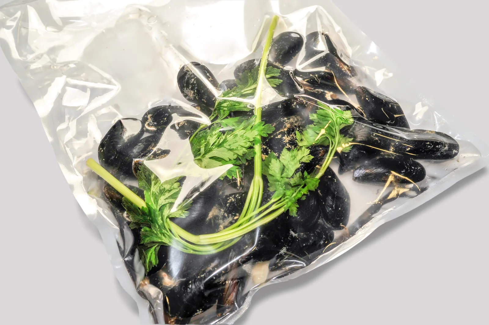Custom special bag: mussels with parsley vacuum-packed — AB Flexibles